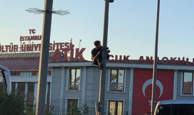 Bahçelievler'de E-5'te aydınlatma direğine çıktı- 1