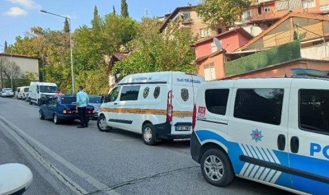 Bahçesinde silahlı saldırıda yaralanan kadını eşi vurmuş