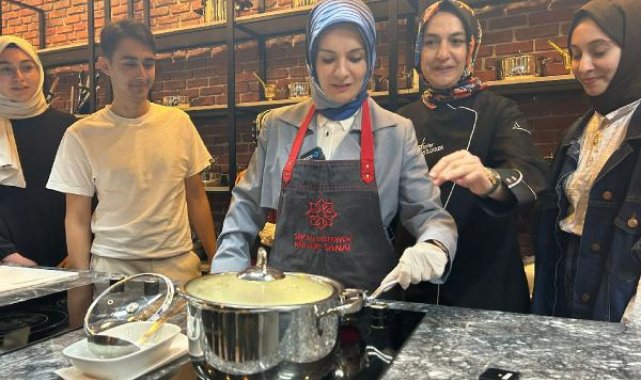 Bakan Göktaş, öğrenciler ile mutfağa girip yemek yaptı