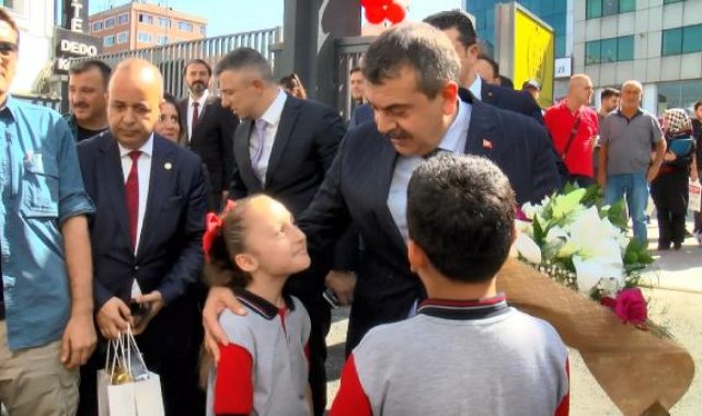 Bakan Tekin: Üç katı fiyatla okullarımıza su satan belediyeler var