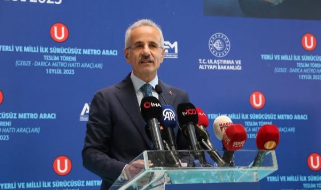 Bakan Uraloğlu, ilk yerli sürücüsüz metro aracını tanıttı
