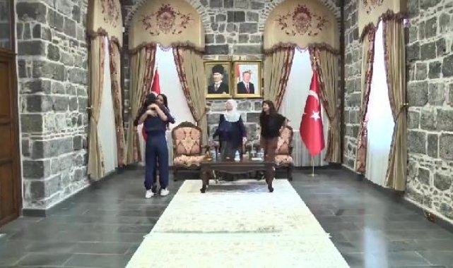 Bakan Yerlikaya: Teslim olan terör örgütü mensubu annesiyle buluştu