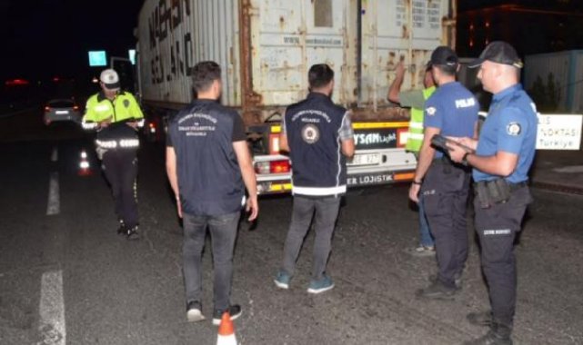 Bakan Yerlikaya: 26 göçmen kaçakçılığı organizatörü gözaltına alındı