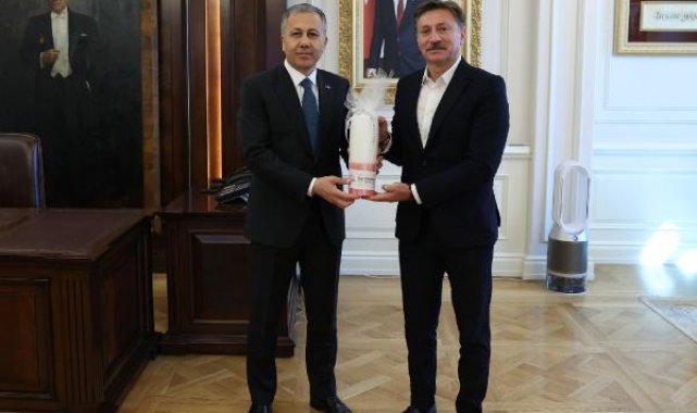Bakanlar 'kırmızı dipli mumla' er meydanına davet edildi