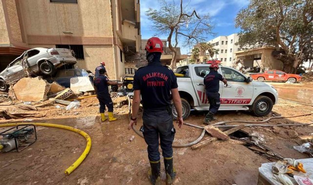 Balıkesir itfaiyesi Libya'da tam teçhizat çalışıyor