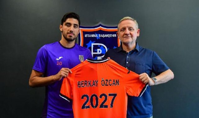 Başakşehir FK, Berkay Özcan'ın sözleşmesini uzattı