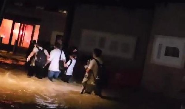 Başakşehir Millet Kıraathanesi'nde mahsur kaldılar