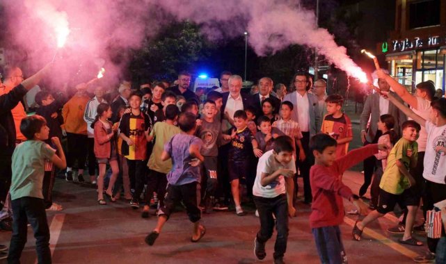 Başkan Başdeğirmen'e mahalle ziyaretinde coşkulu karşılama