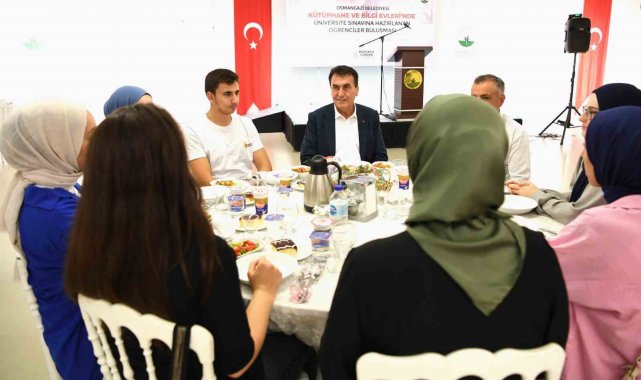 Başkan Dündar, üniversiteyi kazanan öğrencilerle buluştu