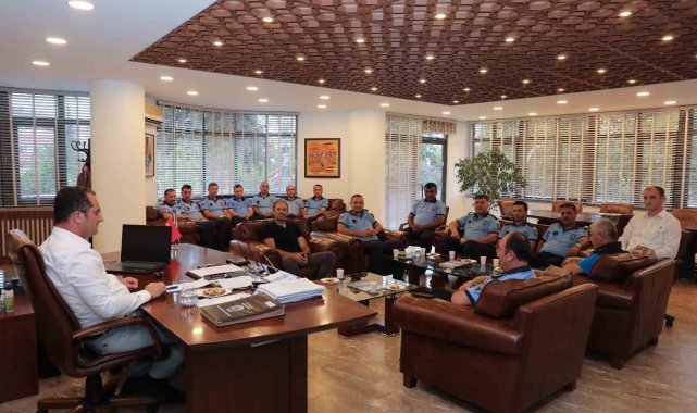 Başkan Ekim zabıtalarla bir araya geldi