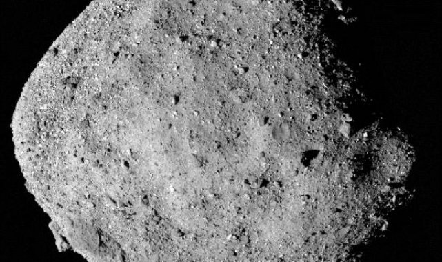Bennu asteroidinden örnek taşıyan uzay aracı, Dünya'ya geri dönüyor