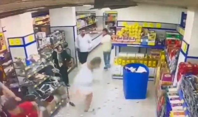Beylikdüzü'nde markette arkadaşını korumaya çalışırken bıçaklanan genç hayatını kaybetti