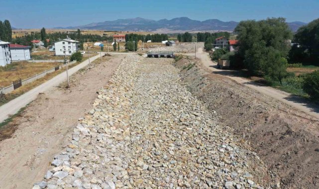 Beyşehir'in mahallesi taşkın riskinden kurtarılıyor