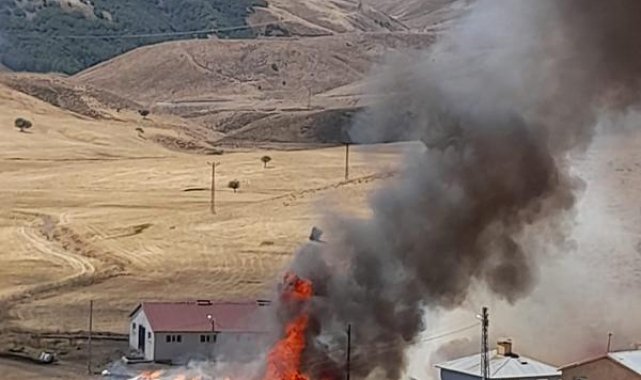 Bingöl'de ahırda çıkan yangında 22 küçükbaş öldü