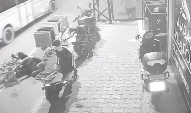 Bisikletten düştü, cep telefonuyla konuşmaya devam etti