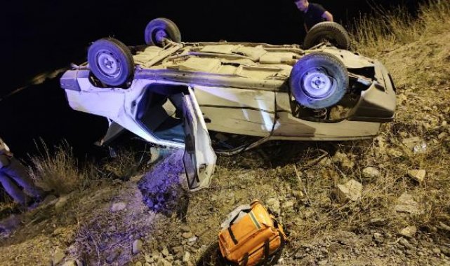 Bitlis'te otomobil şarampole devrildi: 3 yaralı