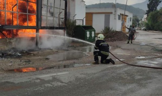Bodrum'a düşen yıldırımlar, trafo, ev ve otel yangınlarına neden oldu