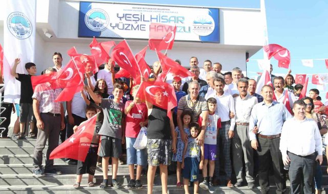 Büyükşehir'in Yeşilhisar Yüzme Havuzu'na yoğun ilgi