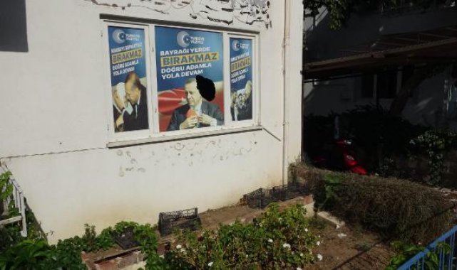 Çanakkale'de AK Parti'nin seçim irtibat ofisine taşlı saldırı