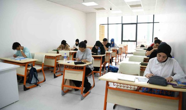 Çayırova'da üniversiteye hazırlık kursu kayıtları devam ediyor