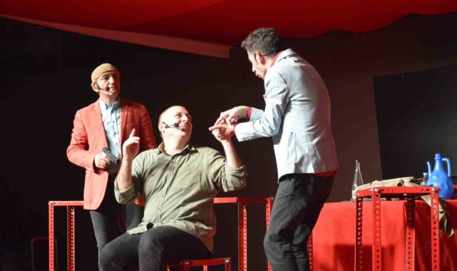 Çine, 'İyi, Kötü Çirkin' oyunuyla doyasıya güldü