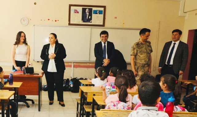 Cizre'de öğrencilere kırtasiye ve çanta yardımı yapıldı