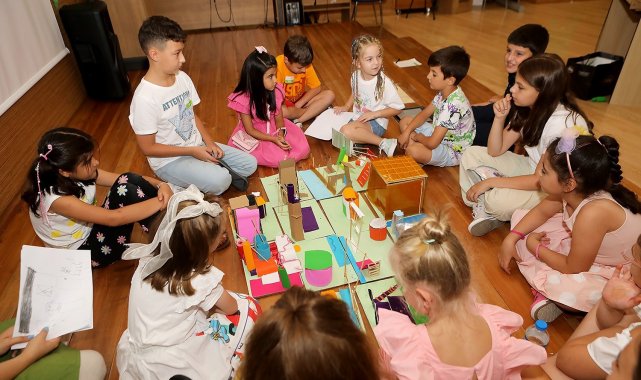 Çocuklar hayallerindeki şehri maketlerle inşa etti