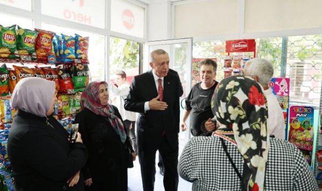 Cumhurbaşkanı Erdoğan bakkal dükkanını ziyaret etti, çocuklara oyuncak dağıttı