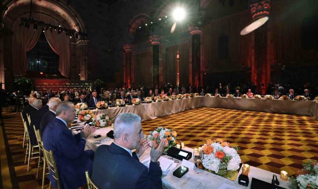 Cumhurbaşkanı Erdoğan: " Ekonomik büyümeden taviz vermeden maliye ve gelir politikalarının araçlarını uygulayarak enflasyonu artıran unsurları ortadan kaldırmayı hedefliyoruz."