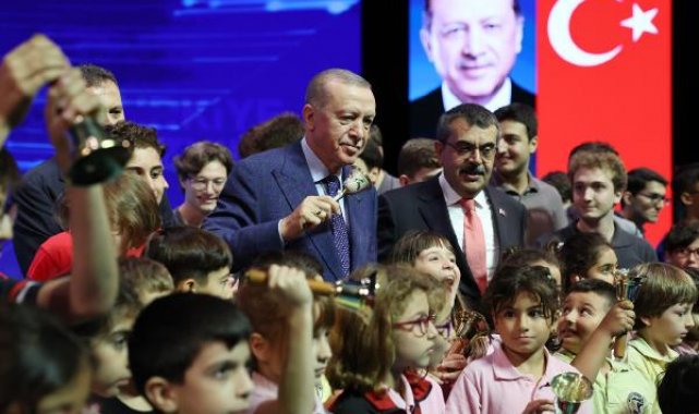 Cumhurbaşkanı Erdoğan: Saatlik ek ders ücretlerinde yaklaşık yüzde 25 oranında ilave bir artışa gidiyoruz