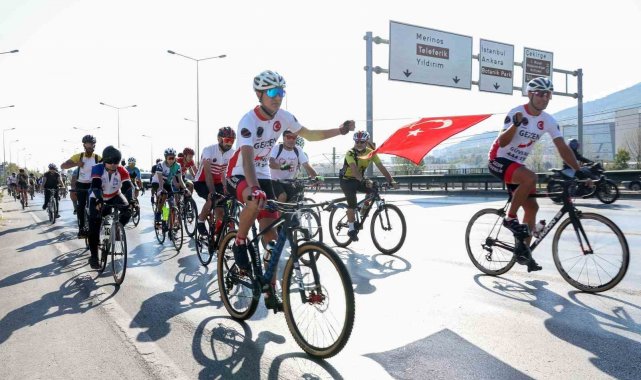Cumhuriyet için Tophane'den Mudanya'ya pedal çevirdiler