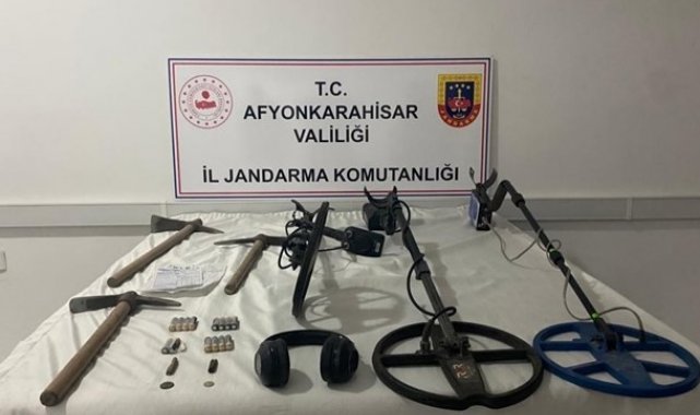 Dedektör ile define arayan 3 kişi jandarma tarafından yakalandı