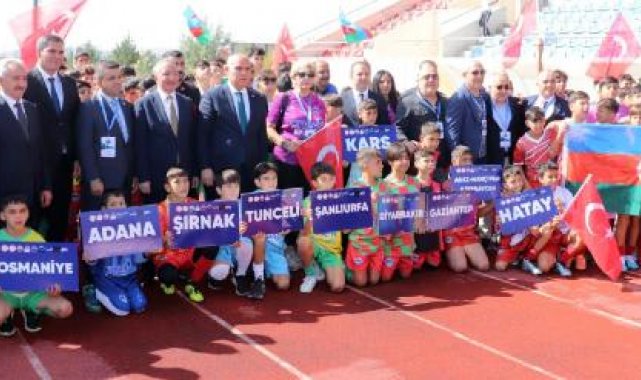 Depremzede çocukların katıldığı 'UYAFA Ağrı Dağı Cup Futbol Turnuvası' başladı