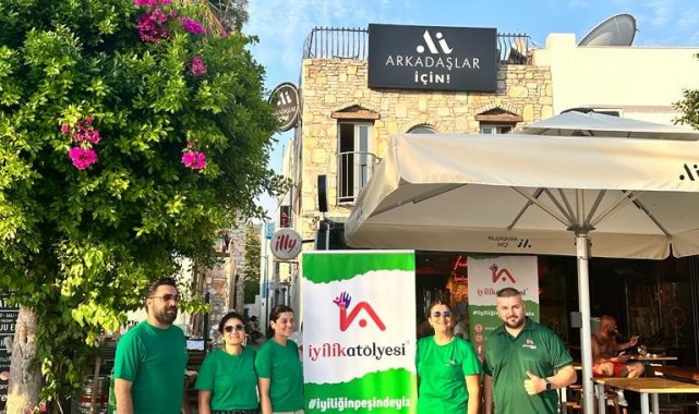 Dernek üyeleri garsonluk yapıp, aldıkları yevmiyeyi ihtiyaç sahiplerine dağıttı