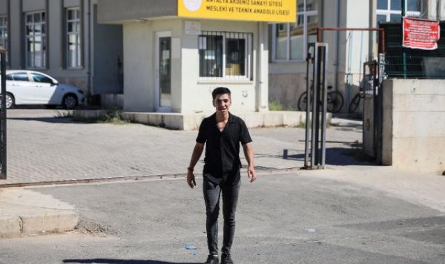 Diş tedavi parasını biriktirmek için okulu bırakıp işe giren Ümit'in yüzü güldü