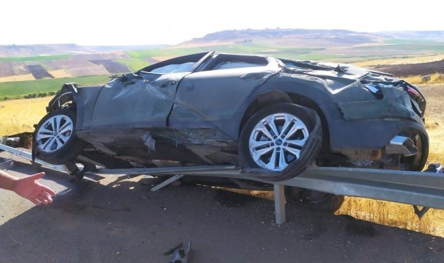 Diyarbakır'da otomobil bariyerlere çıktı: 1 yaralı