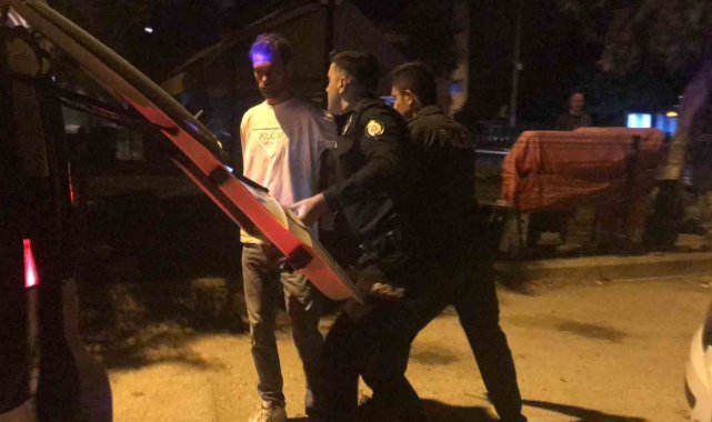 Edirne'de yoldan geçenlere silah gösteren alkollü şüpheliye polisten suçüstü