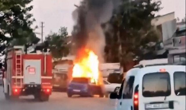 Elazığ'da seyir halindeki otomobil yandı