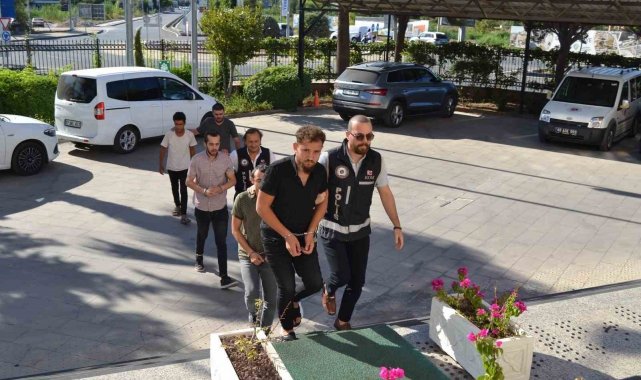 Emekli öğretmeni 3 milyon TL dolandıran şebeke çökertildi