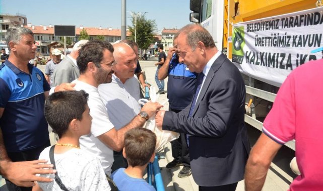 Ereğli Belediyesi organik tarım ürünlerini hemşehrileriyle paylaşıyor