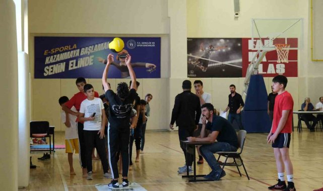 Erzincan'da güreş seçmeleri yapıldı