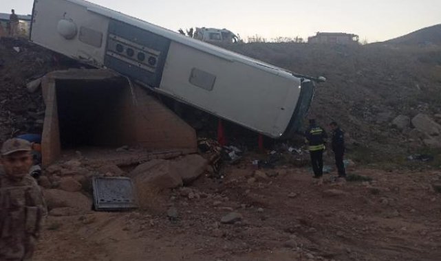 Erzurum'da otobüs şarampole yuvarlandı: 3 ölü, 21 yaralı