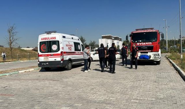 Eşiyle tartışıp kendini otomobiline kilitledi; 1 saatte ikna edildi