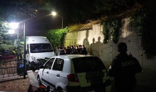 Eski eşini bıçakla yaralayıp, erkek arkadaşını tabancayla öldürdü