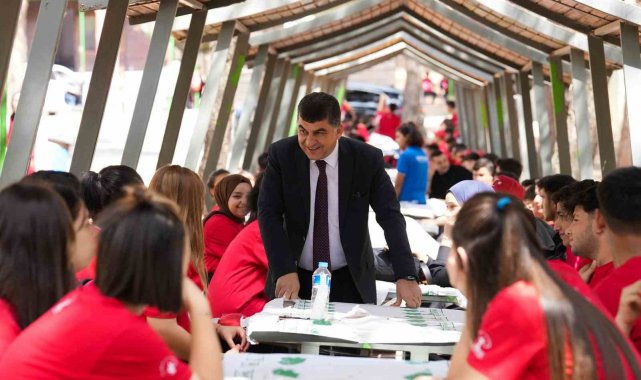 Fadıloğlu, gençlerle buluştu