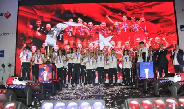 Filenin Sultanları, Avrupa şampiyonluğunu taraftarlarla kutladı