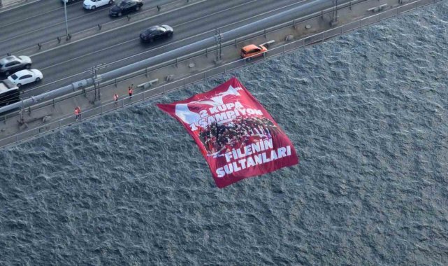 Filenin Sultanları'nın bayrağı, Boğaz'daki köprülere asıldı