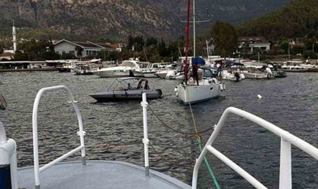 Göcek'te sürüklenen boş tekneyi KIYEM ekipleri kurtardı