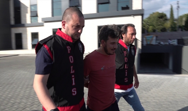 GÜNCELLEME 2 - Çanakkale'de AK Parti mahalle seçim ofisinin camlarını taşla kıran kişi serbest bırakıldı