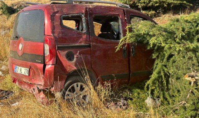 Hafif ticari araç şarampole yuvarlandı; 1 çocuk öldü, 4 kişi yaralandı